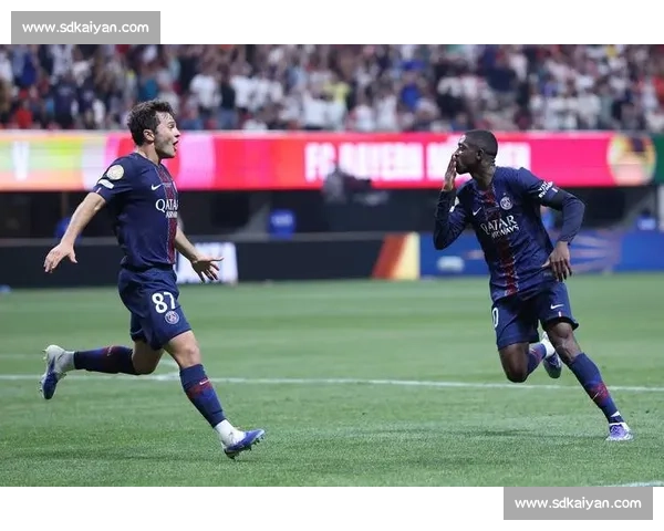 李明携子观战世俱杯：从单车少年到青训引路人的足球传承