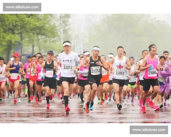 马拉松占用公共资源的争议与价值：一场城市发展的博弈