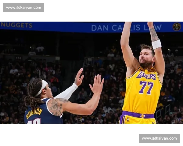 湖人对阵掘金第五场重播回顾巨星对决与胜负关键解析全景拆解走势